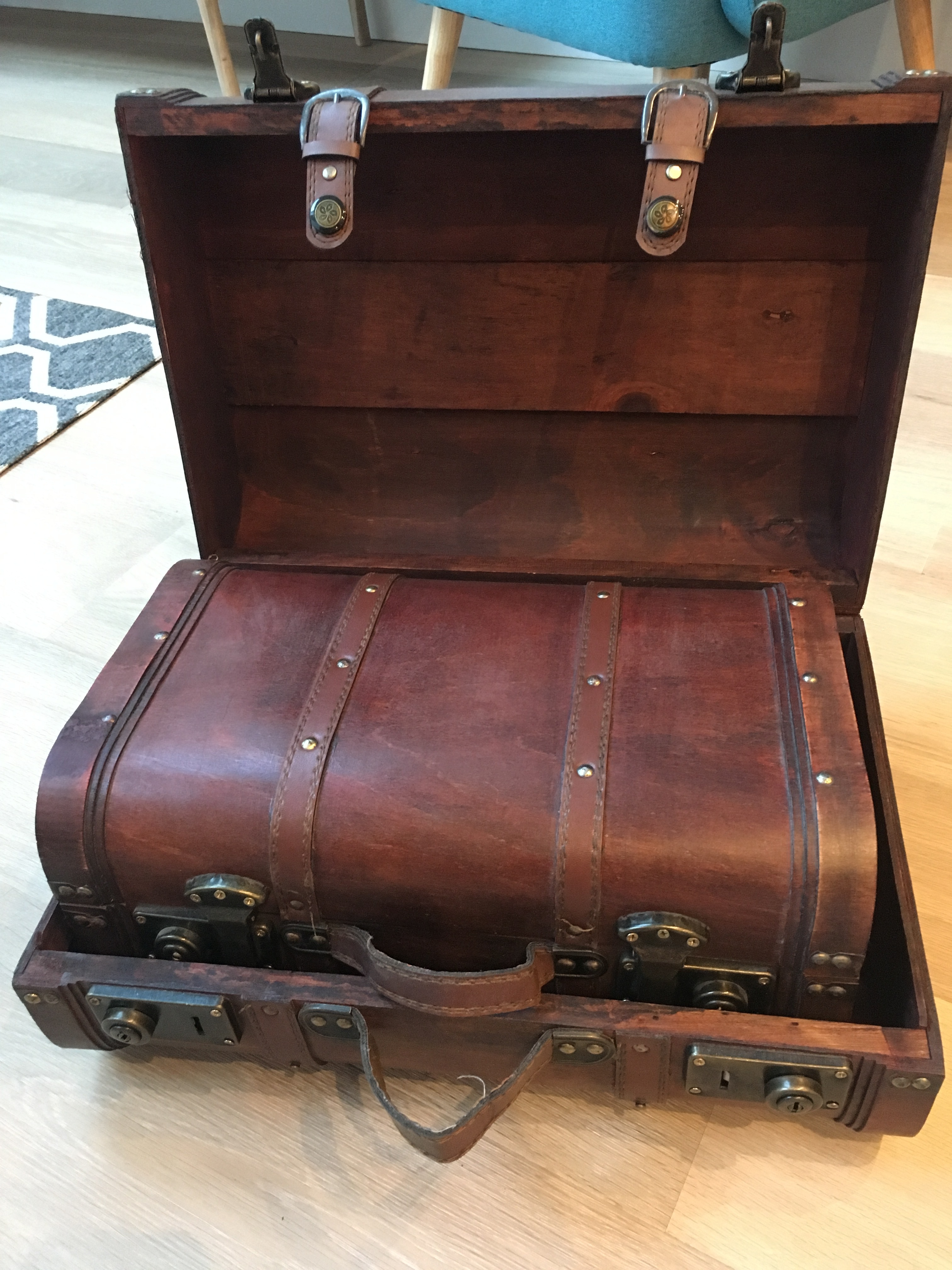 Set of 2 vintage suitcases for sale £20 Sold Wanted/Offered SE23 Forum